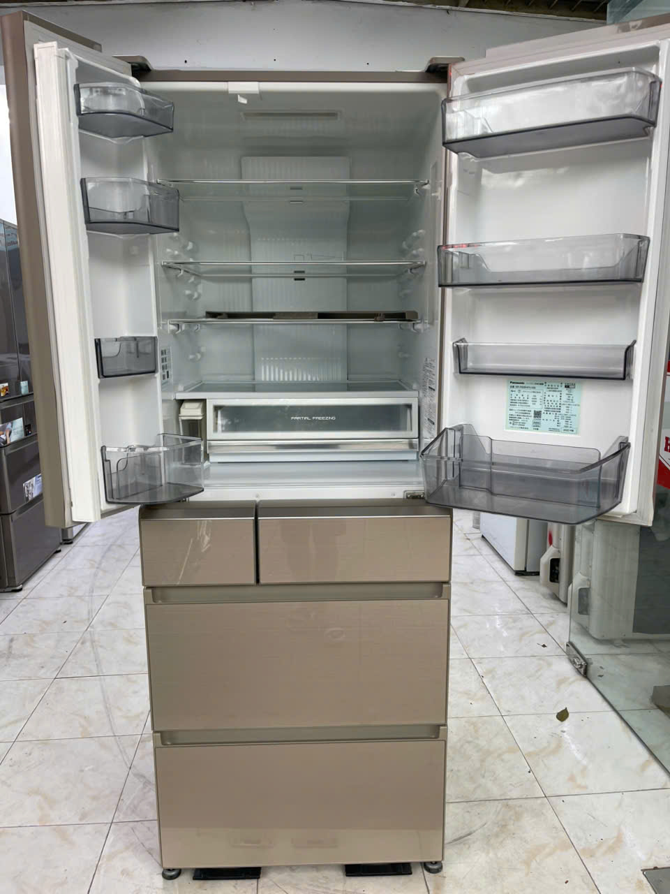 Tủ lạnh PANASONIC NR-F608HP